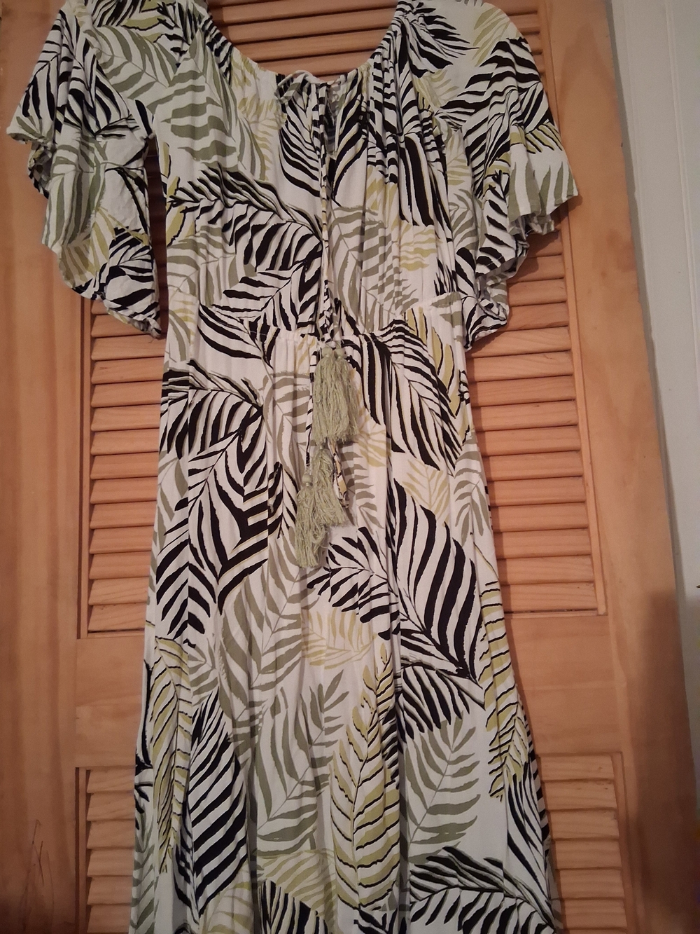 Leaf-Print Green Maxi Dress with Tassel Tie